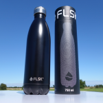 Trinkflasche auf dem Tisch