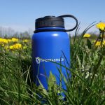Hydro Boost im Gras - Thermoskanne